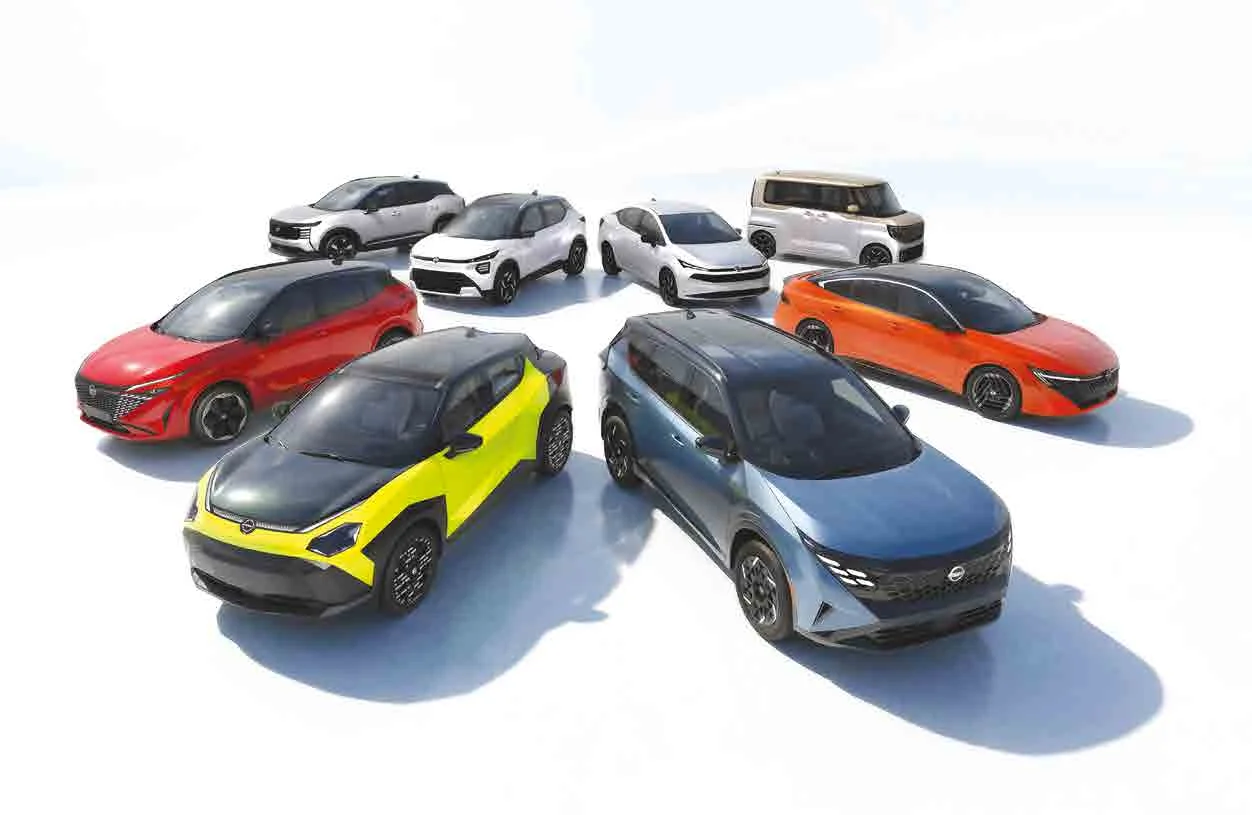 Familia de vehículos eléctricos Nissan sobre fondo claro
